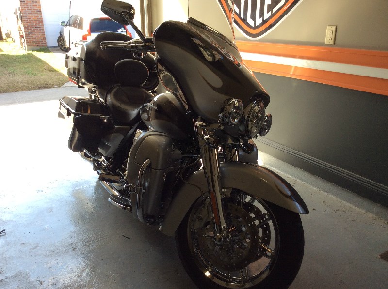 2013 Harley-Davidson® FLHTCUSE8 CVO™ Ultra Classic® Electra Glide® for