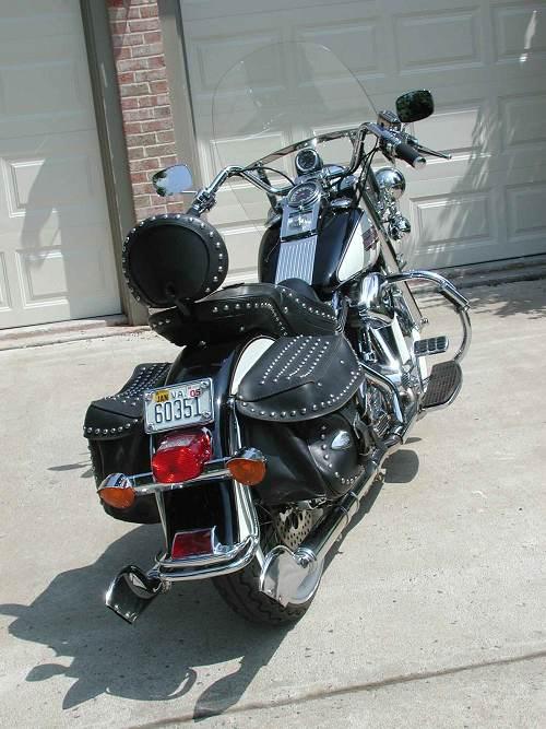 1992 Harley-Davidson® FLSTC Heritage Softail® Classic (Black & White