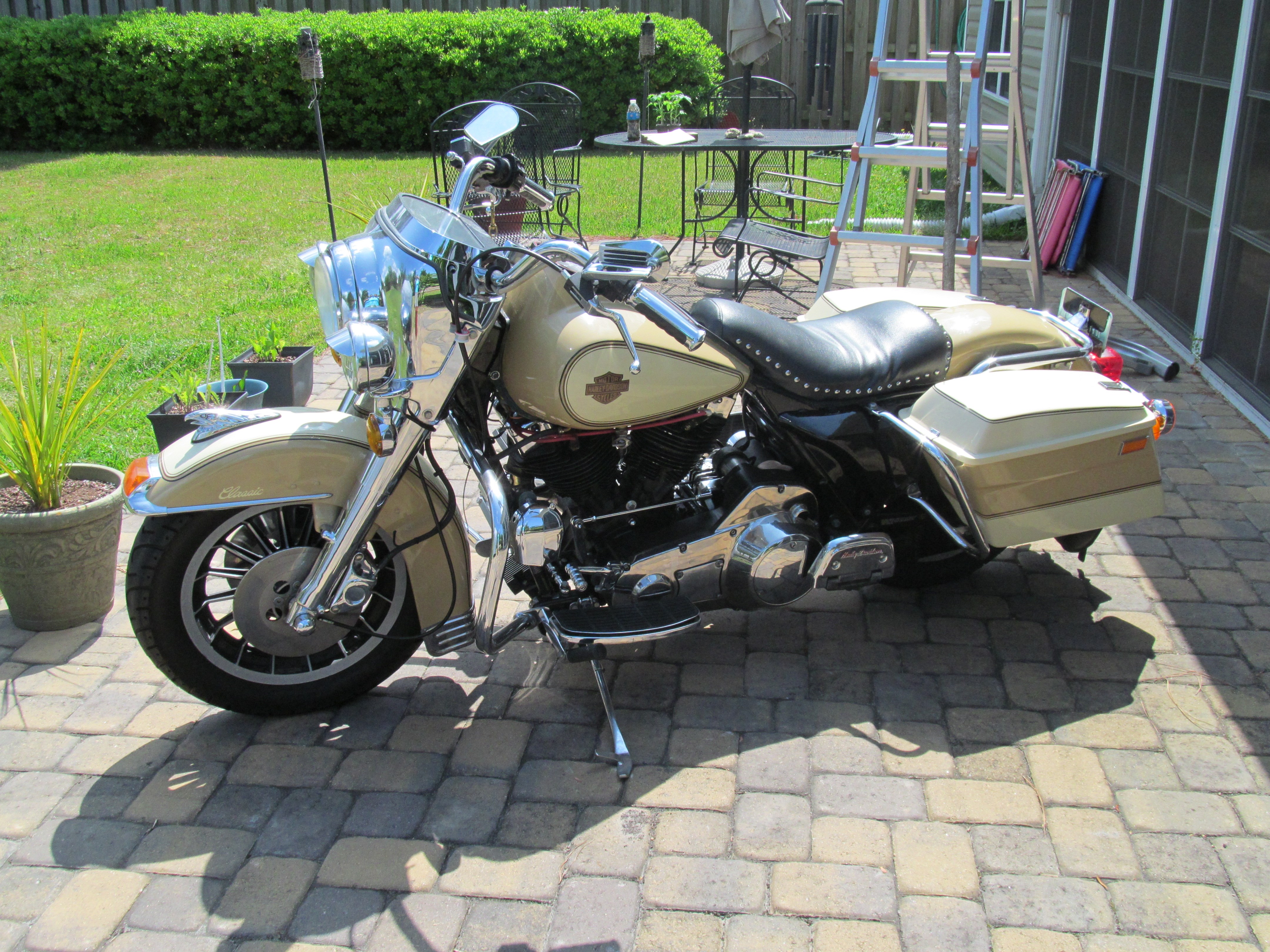 1983 HarleyDavidson® FLHT Electra Glide® (2 tone tan), Wilmington
