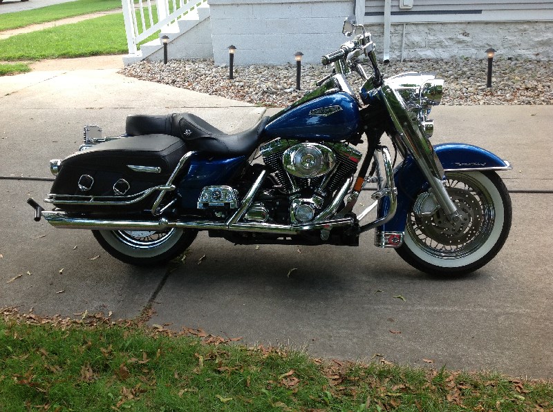 2005 HarleyDavidson® FLHRCI Road King® Classic (Sunglo Blue/Chopper