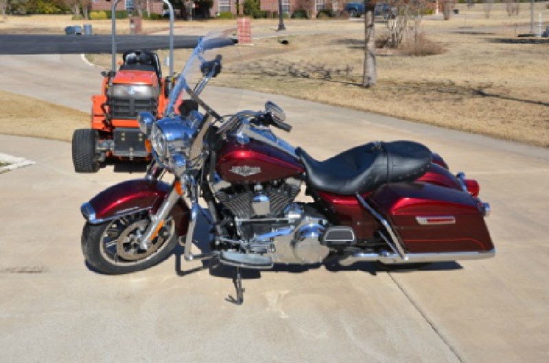 2014 HarleyDavidson® FLHR Road King® (Mysterious Red