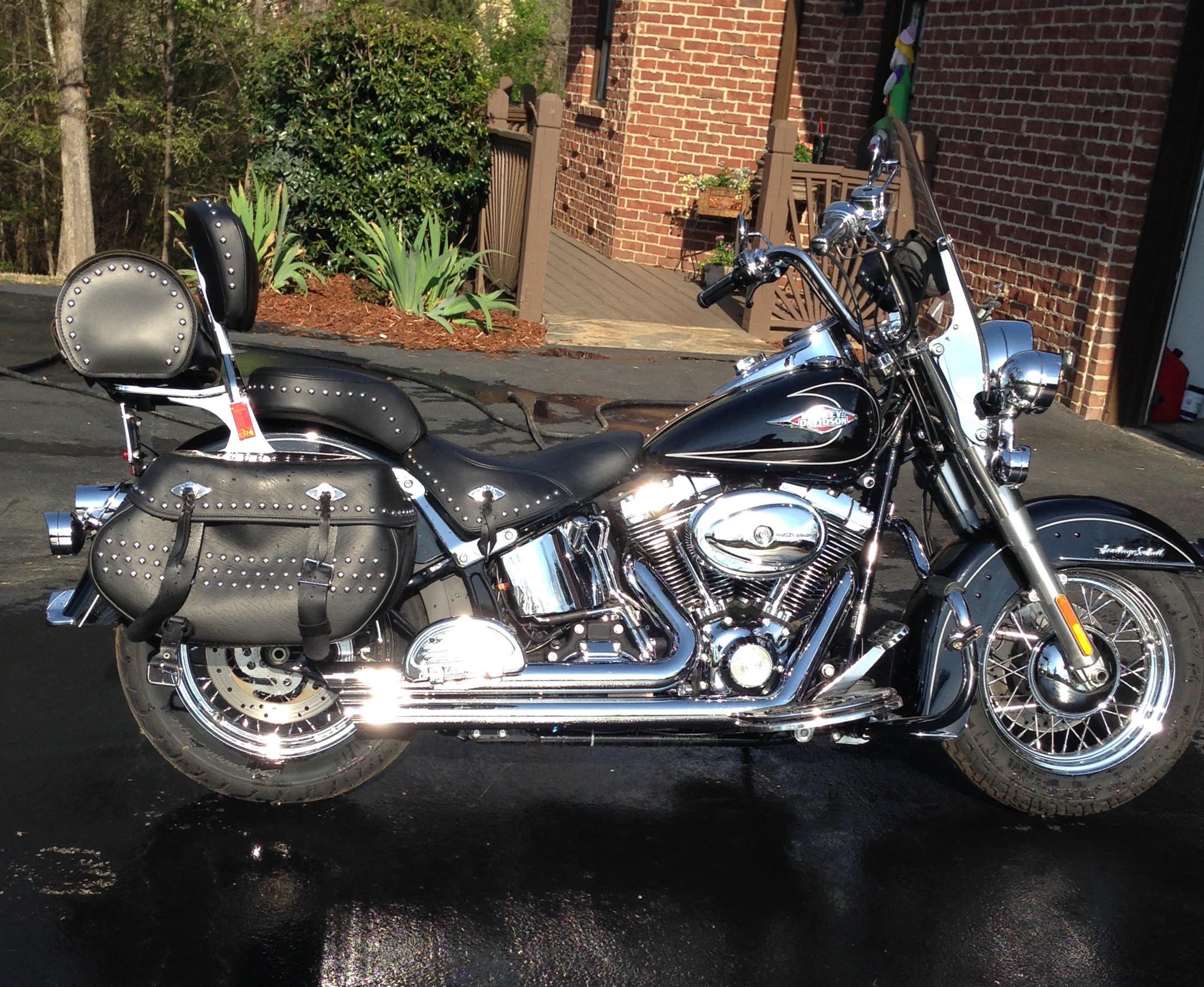Stunning 2010 Heritage Softail Value Pictures