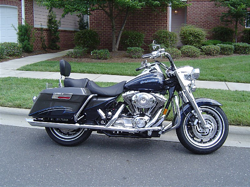 2004 HarleyDavidson® FLHR/I Road King® (Custom Metallic Gun Metal Gray