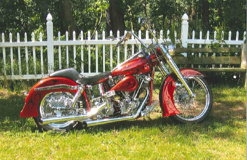 1978 HarleyDavidson® Custom (Candy Apple Red/Black Marbelized Flames