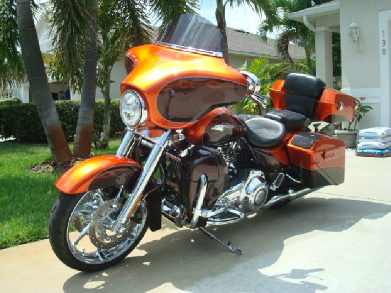 2012 HarleyDavidson® FLHXSE3 CVO™ Street Glide® (Hot Citrus & Antique