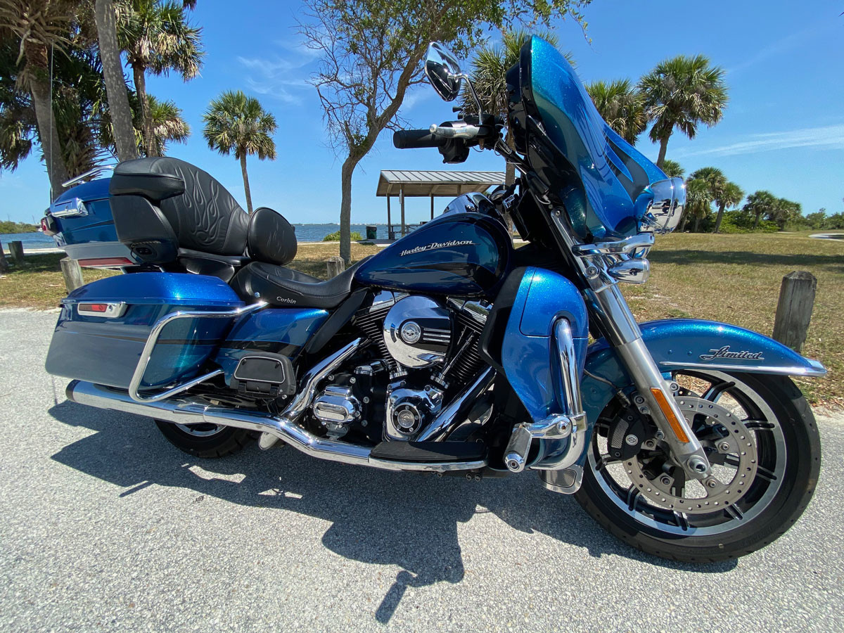 2014 HarleyDavidson® FLHTK Electra Glide® Ultra® Limited (Daytona Blue