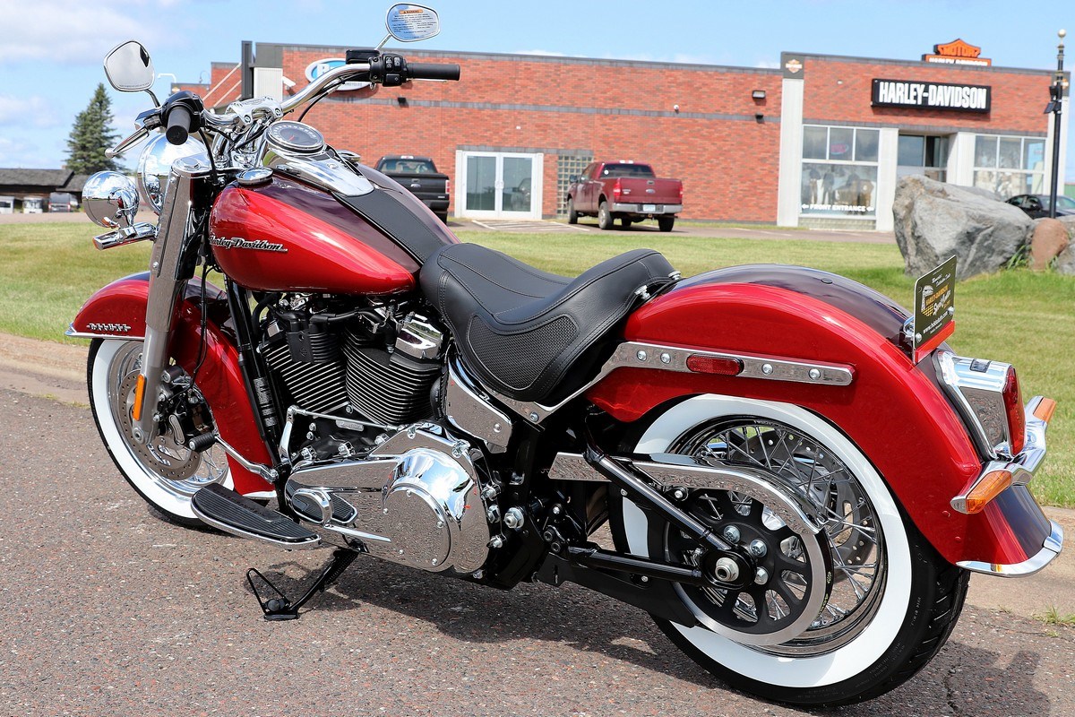 2019 HarleyDavidson® FLDE Softail® Deluxe (Wicked Red & Twisted Cherry