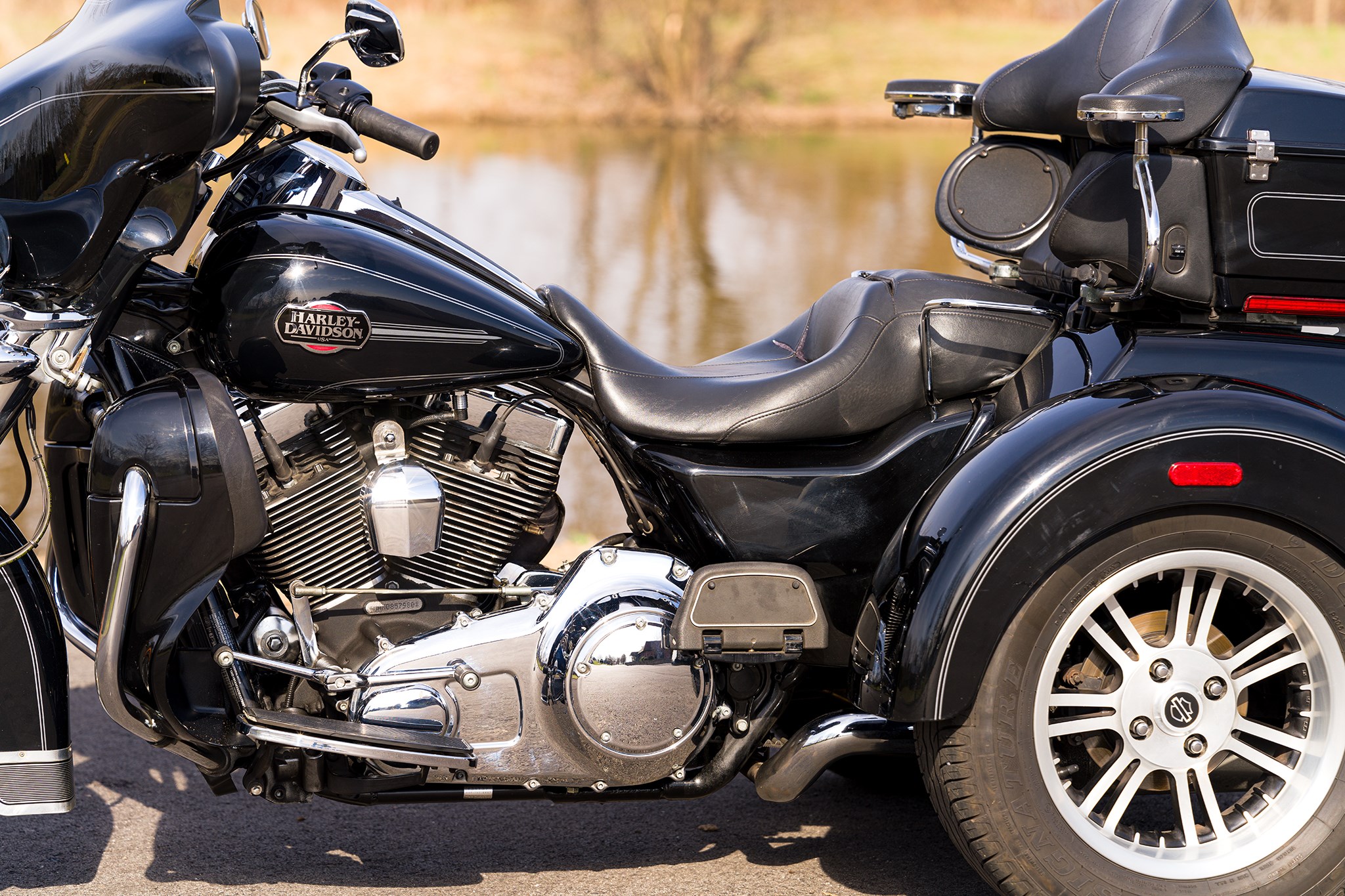 2013 HarleyDavidson® FLHTCUTG Tri Glide™ Ultra Classic® (Vivid Black), Zieglerville