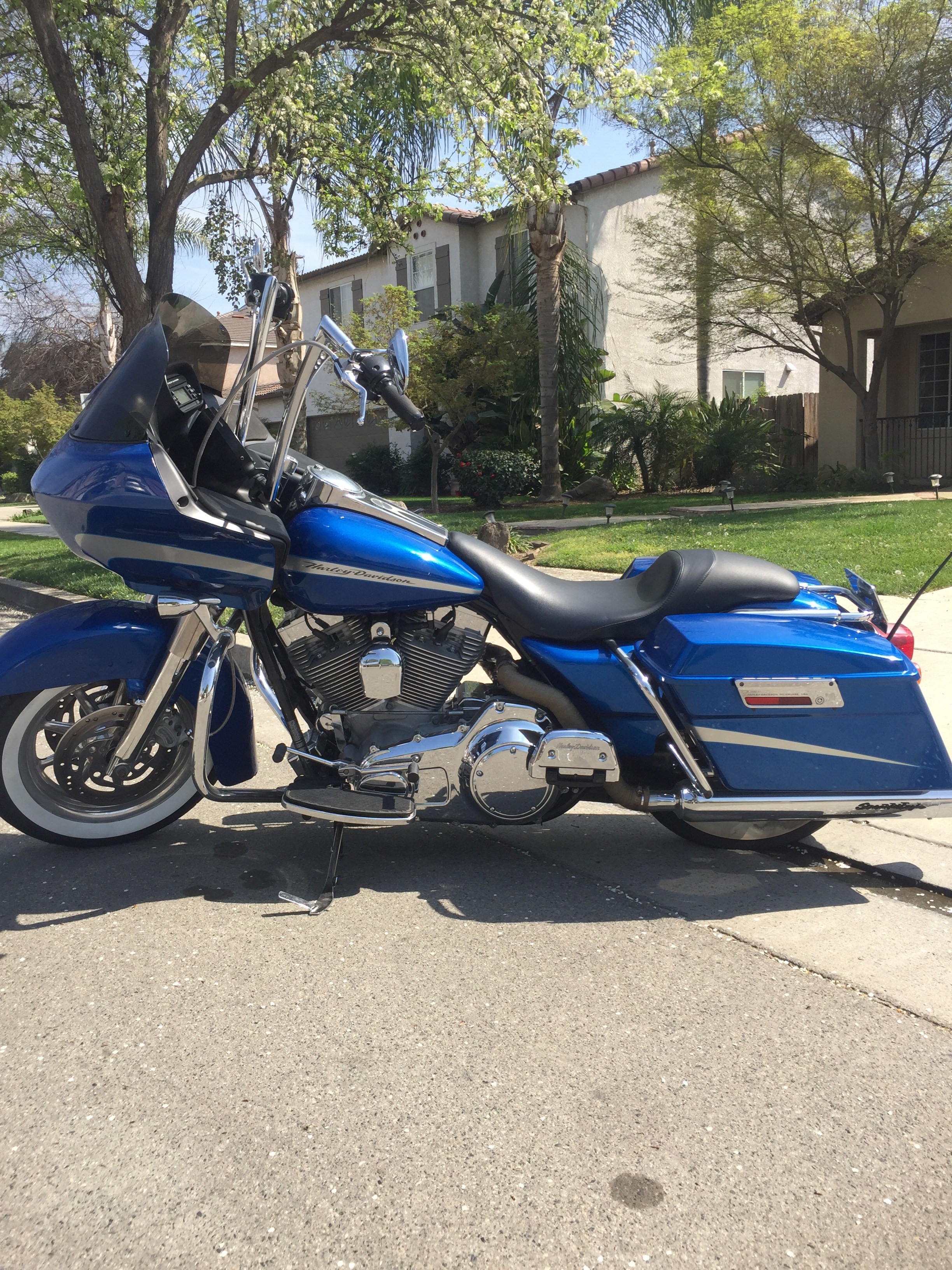 2007 HarleyDavidson® FLTR Road Glide® (Pacific Blue Pearl), Visalia