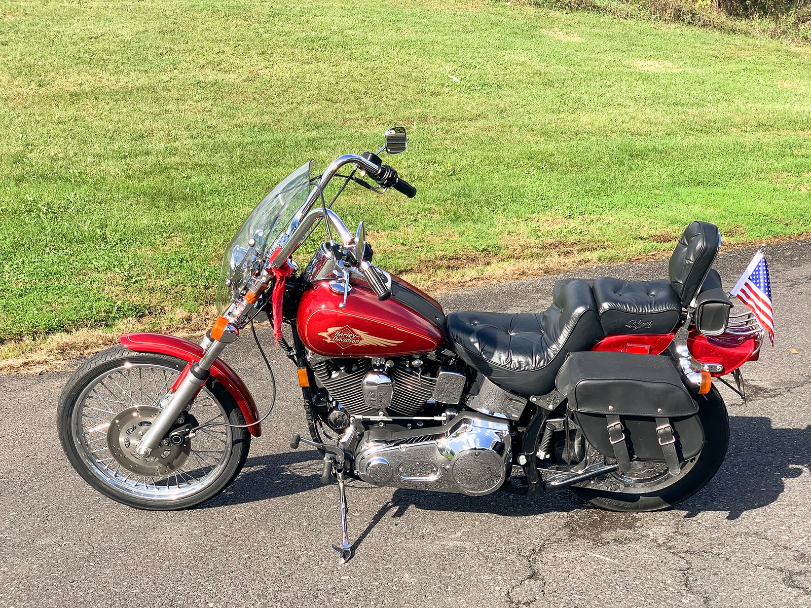 1998 HarleyDavidson® FXSTC Softail® Custom (Laser Red), Zieglerville