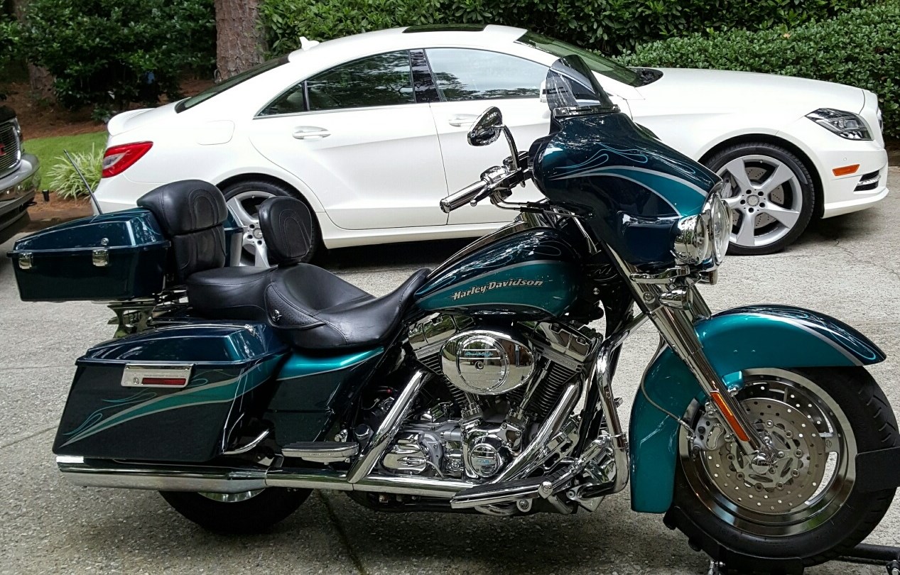 2005 Harley-Davidson® FLHTCSE2 Screamin' Eagle® Electra Glide® (TEAL 2