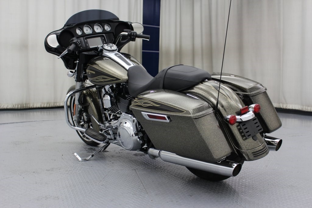 2016 HarleyDavidson® FLHXS Street Glide® Special (Hard Candy Black