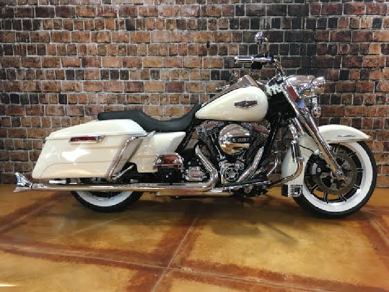 2015 HarleyDavidson® FLHR Road King® (White), Albuquerque, New Mexico