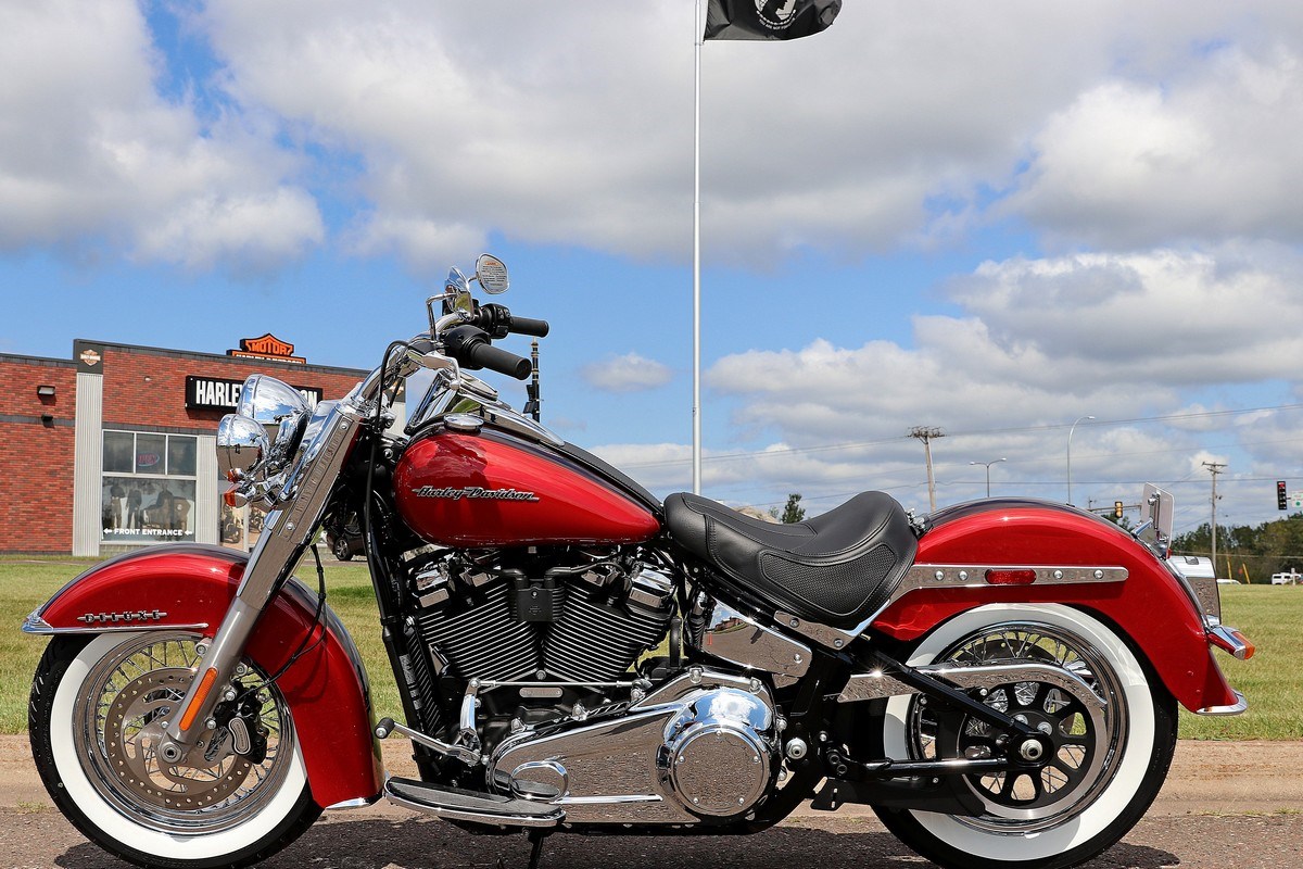 2019 HarleyDavidson® FLDE Softail® Deluxe (Wicked Red & Twisted Cherry