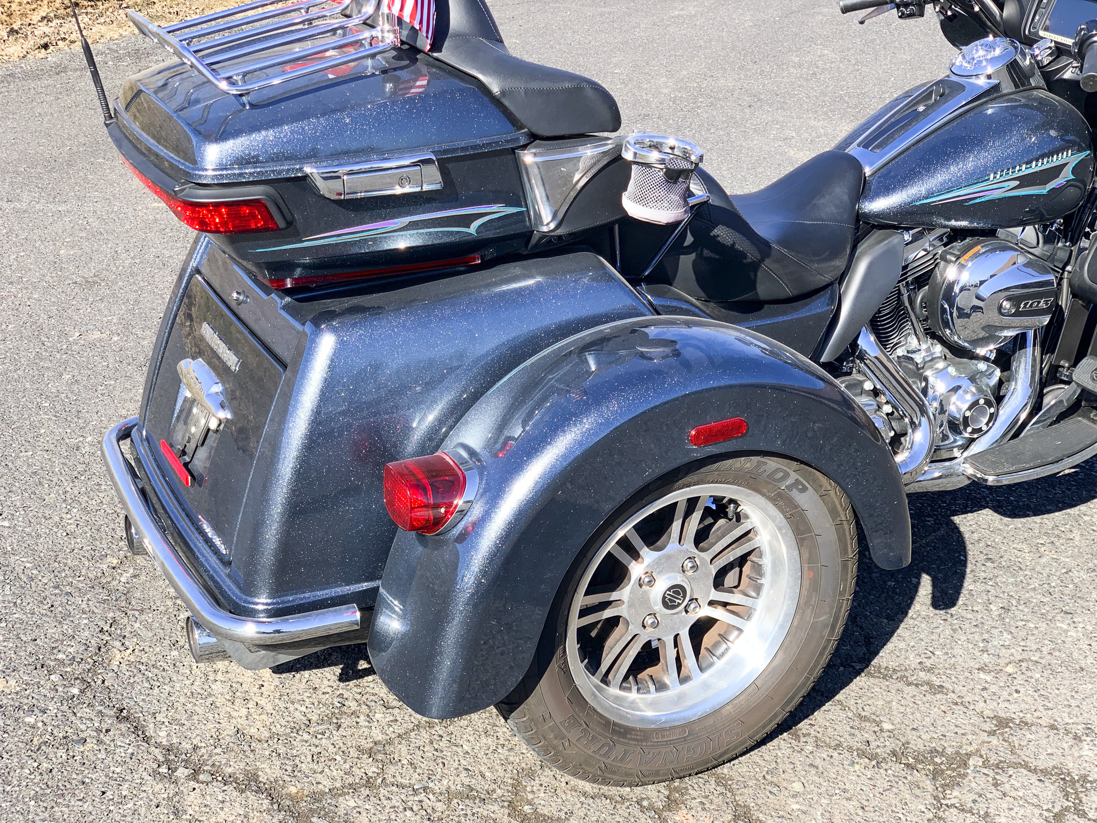 2015 HarleyDavidson® FLHTCUTG Tri Glide® Ultra (Black Magic), Zieglerville, Pennsylvania