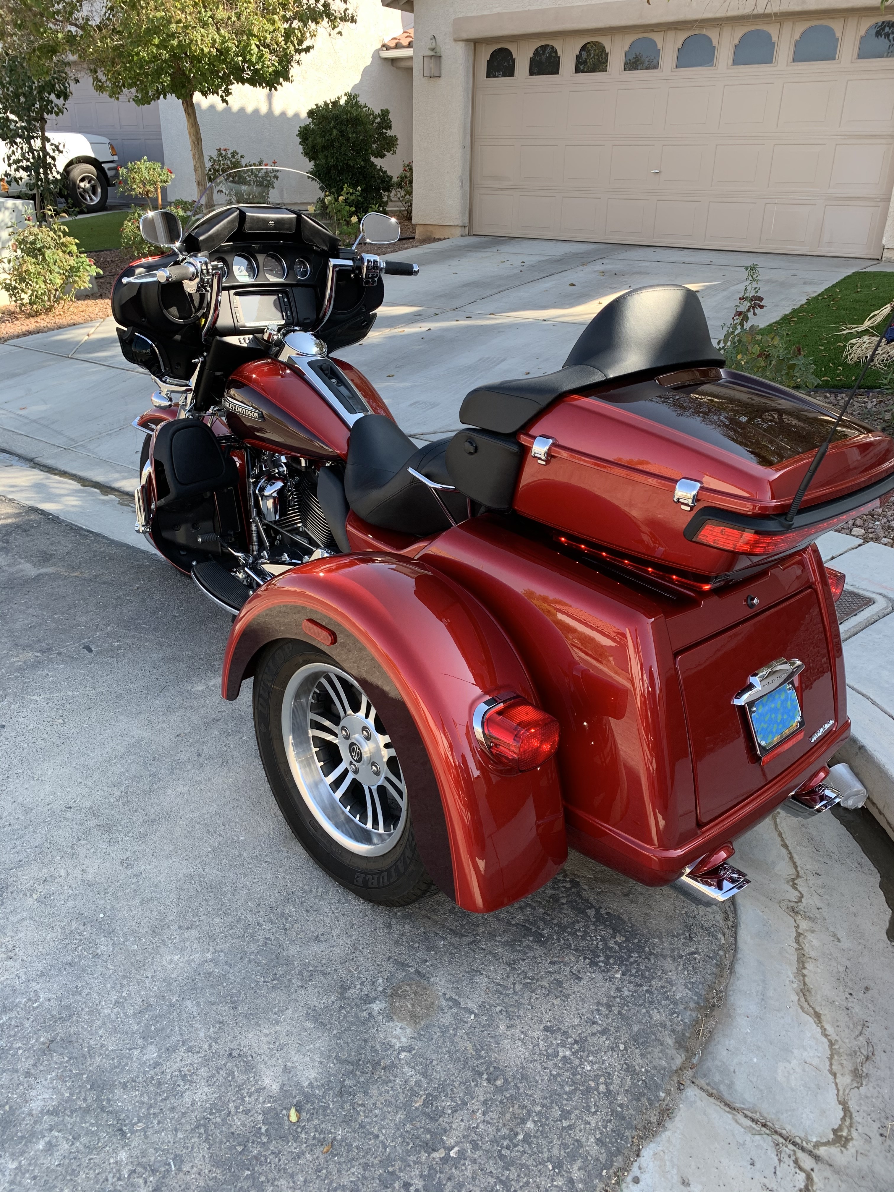 2018 Harley-Davidson® FLHTCUTG Tri Glide® Ultra (Wicked Red / Twisted