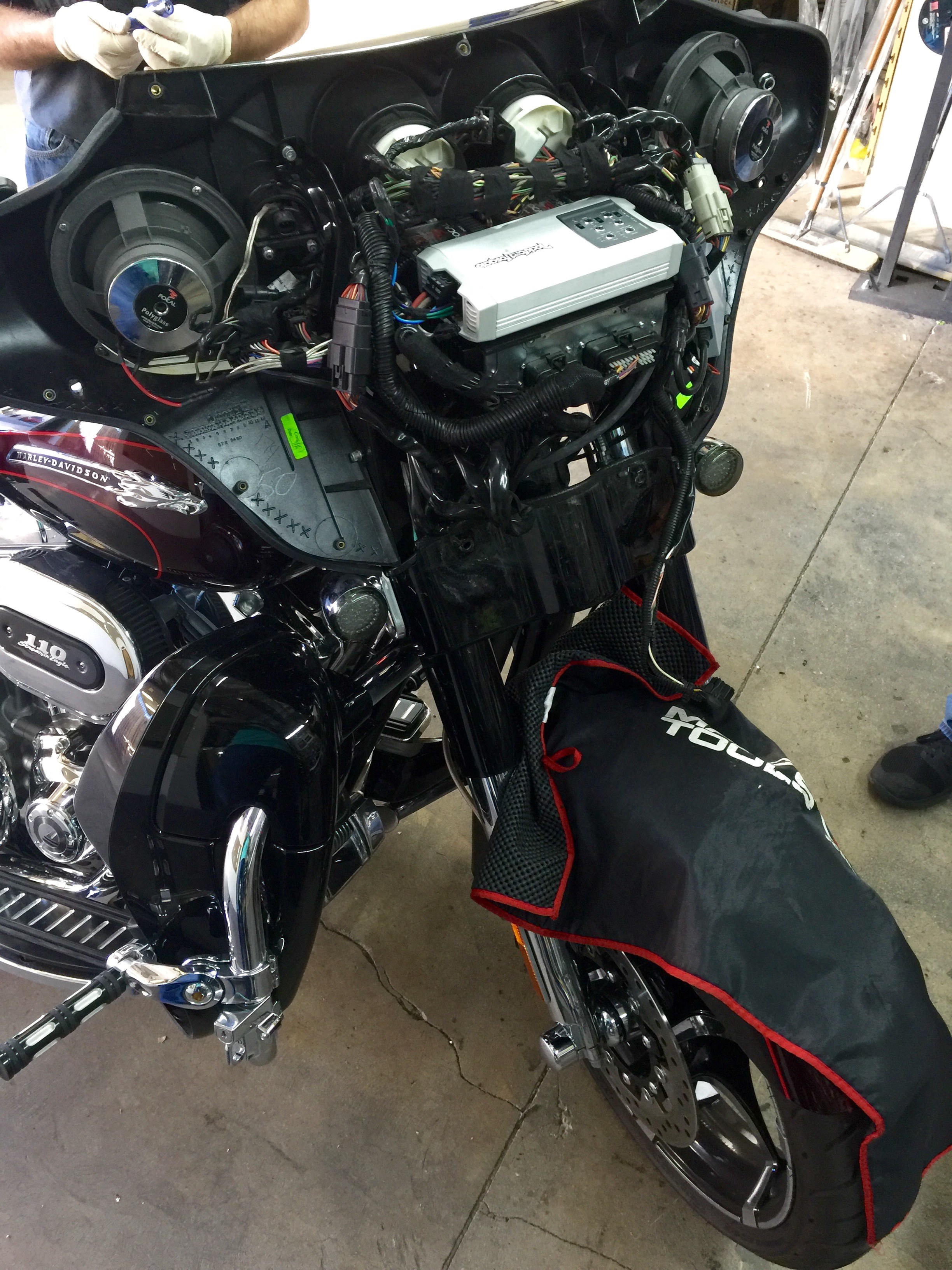 2011 Harley-Davidson® FLHXSE2 CVO™ Street Glide® (Black Diamond with