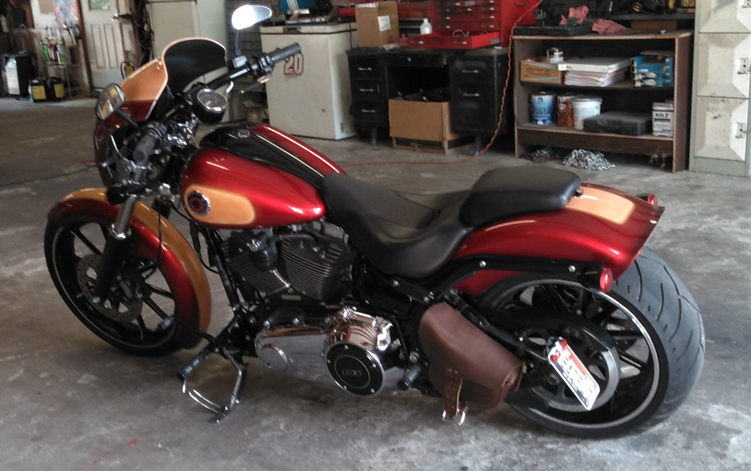 2014 Harley-Davidson® FXSB Softail® Breakout™ (Candy Apple Red & Tan