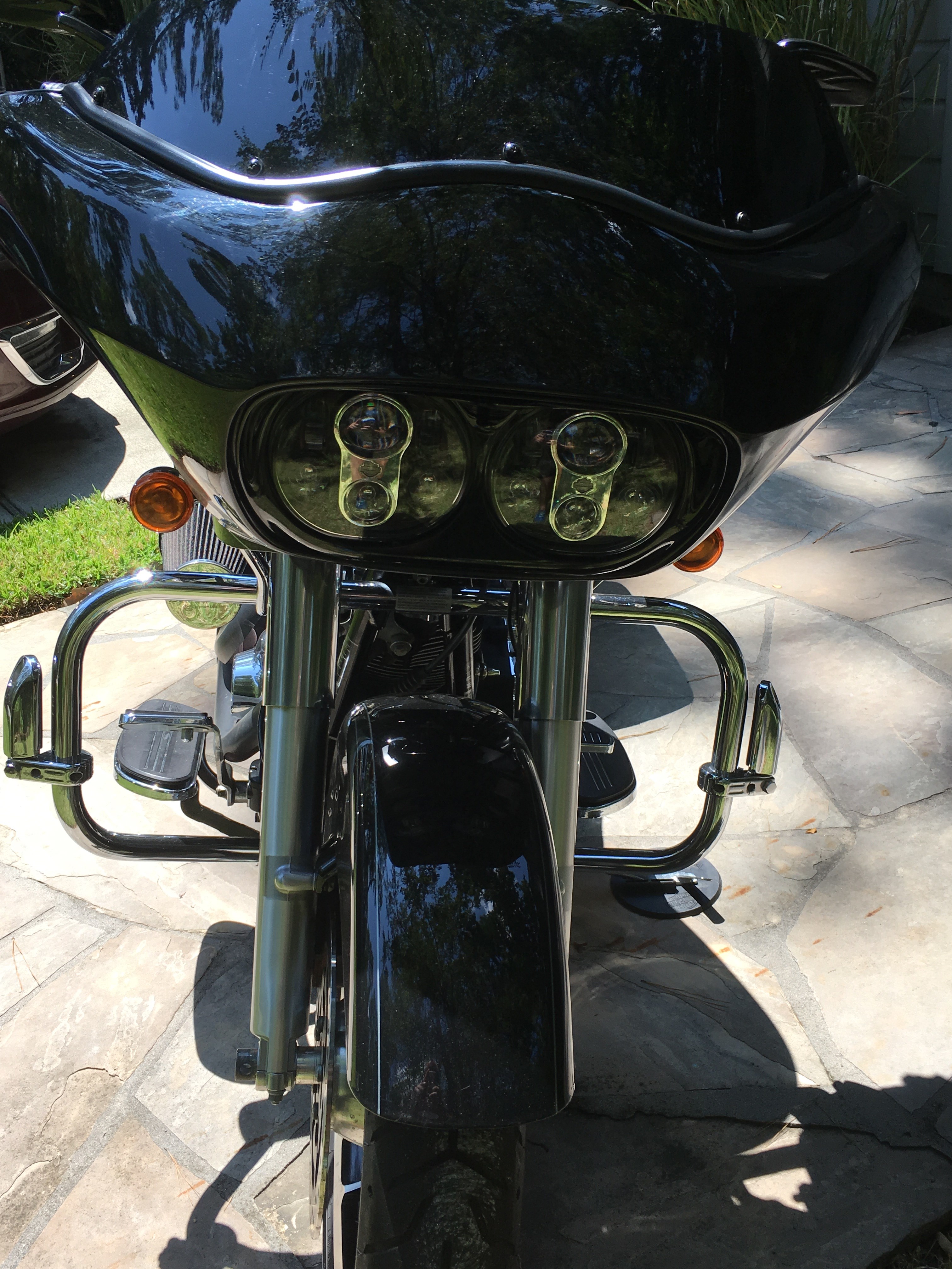 2011 HarleyDavidson® FLTRX Road Glide® Custom (Vivid Black), The