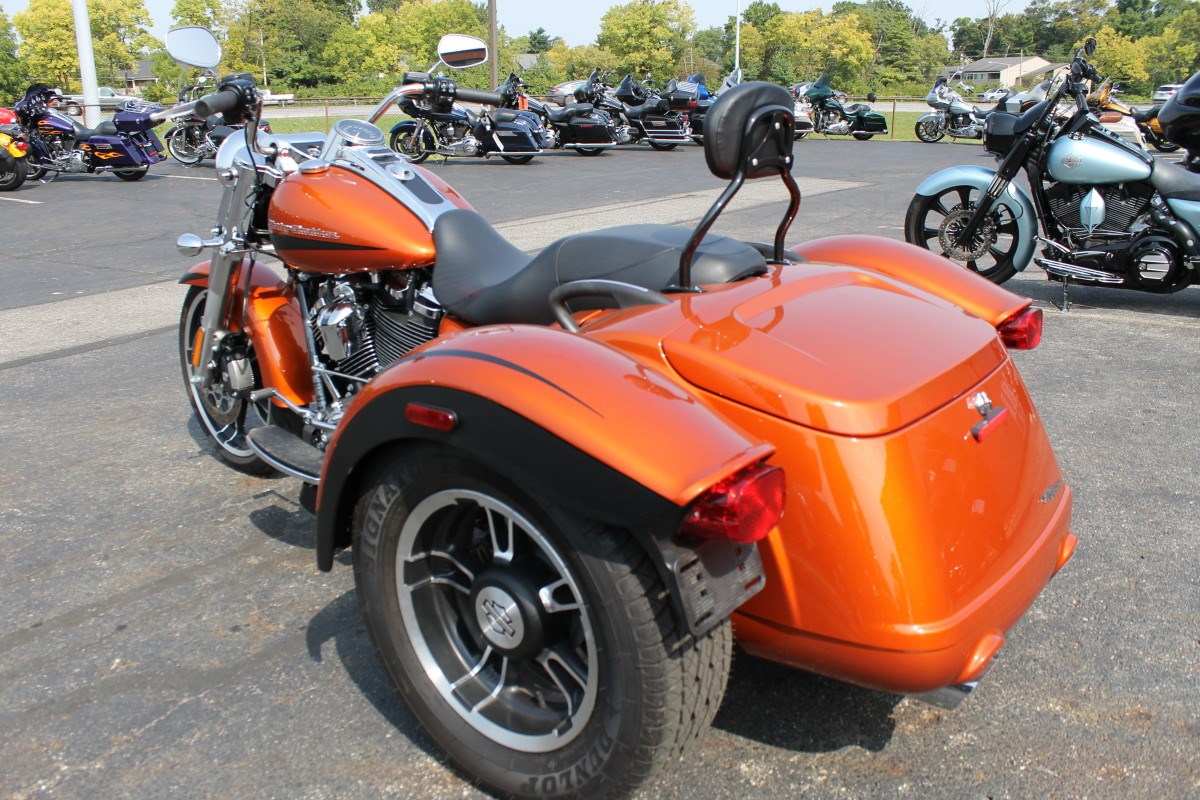 2019 Harley-Davidson® FLRT Freewheeler® (Scorched Orange/Black Denim