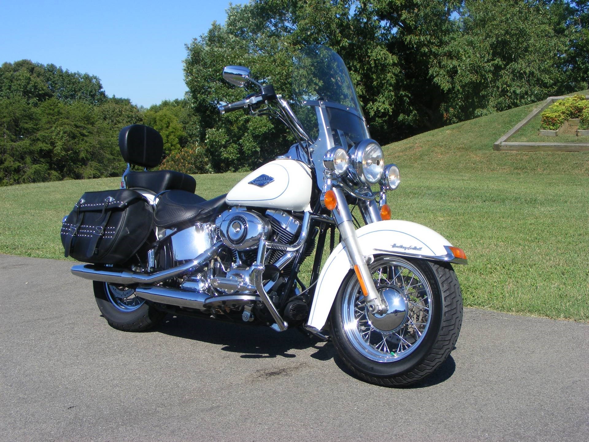 2013 HarleyDavidson® FLSTC Heritage Softail® Classic (White Hot Pearl), Morristown, Tennessee