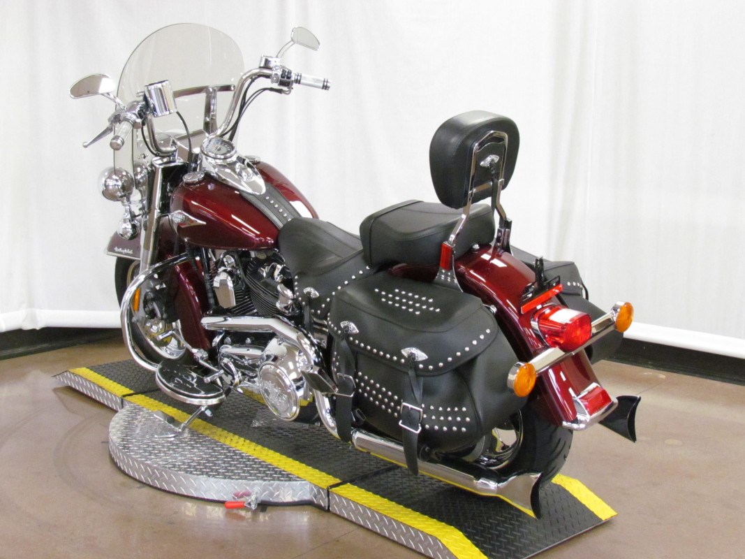2014 HarleyDavidson® FLSTC Heritage Softail® Classic (Mysterious Red