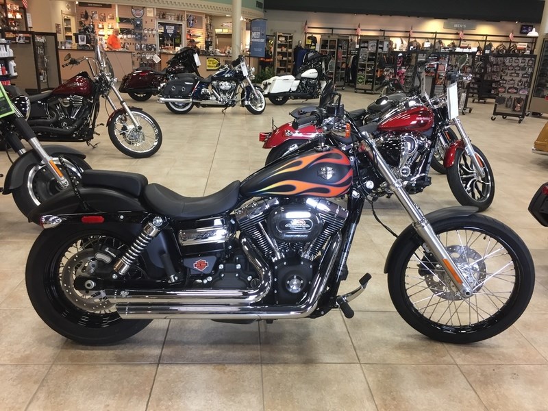 2017 HarleyDavidson® FXDWG Dyna® Wide Glide® (BLACK DENIM W/FLAMES