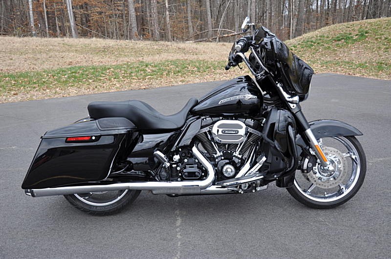 2015 HarleyDavidson® FLHXSE CVO™ Street Glide® (Carbon Crystal