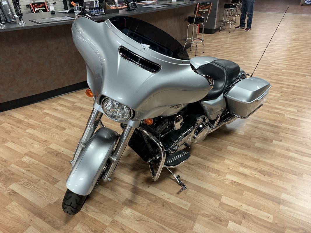 2015 HarleyDavidson® FLHXS Street Glide® Special (Brilliant Silver Pearl), Appleton, Wisconsin