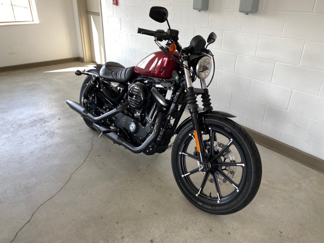 2017 HarleyDavidson® XL883N Sportster® Iron 883™ (Hard Candy Hot Rod