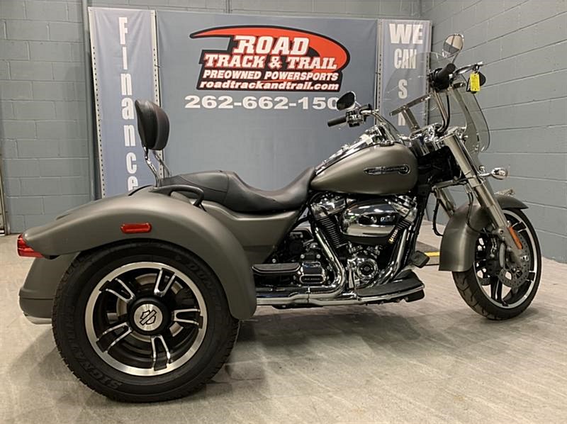 2018 HarleyDavidson® FLRT Freewheeler™ (Industrial Gray Denim), Big