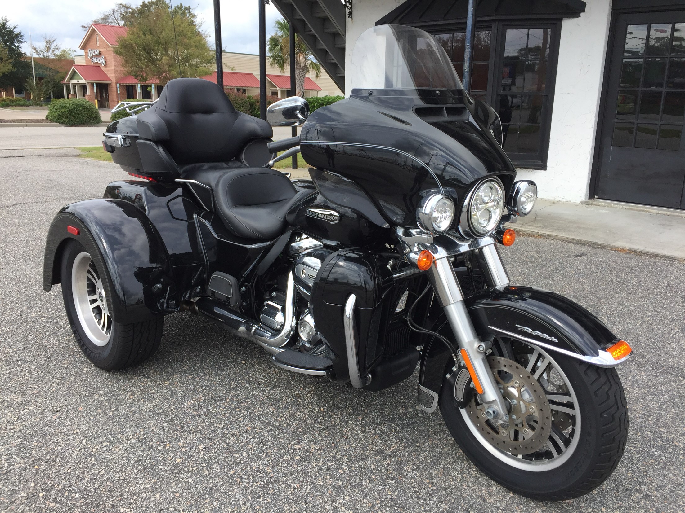 2017 HarleyDavidson® FLHTCUTG Tri Glide® Ultra (BLACK), North Myrtle