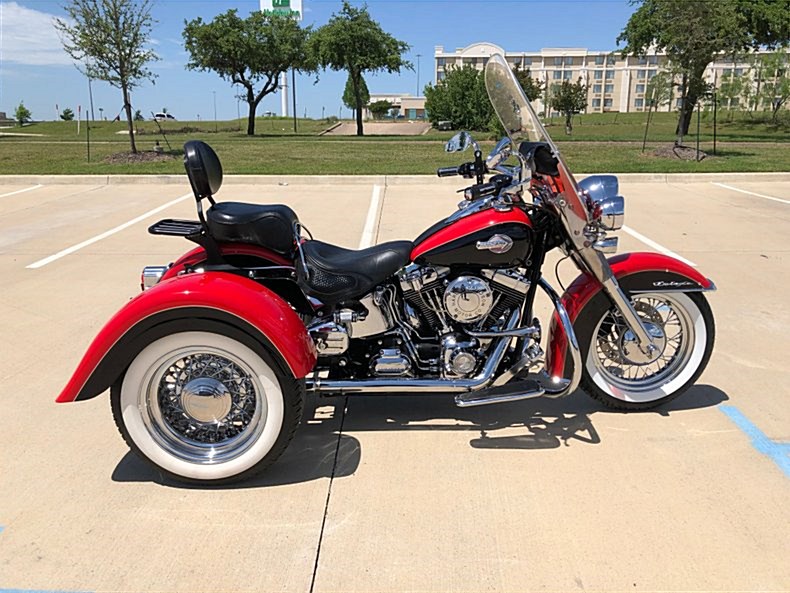 2010 HarleyDavidson® Custom Trike (Scarlet Red / Vivid Black), Bedford