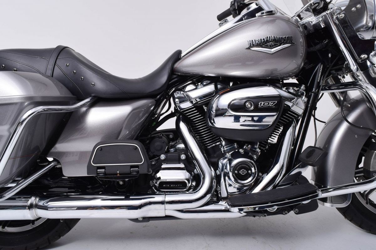 2017 HarleyDavidson® FLHR Road King® (Billet Silver), Scott City