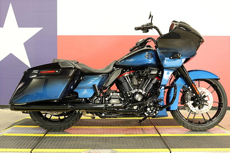 2019 HarleyDavidson® FLTRXSE CVO™ Road Glide® (Mako Shark Fade), Bedford, Texas (867581