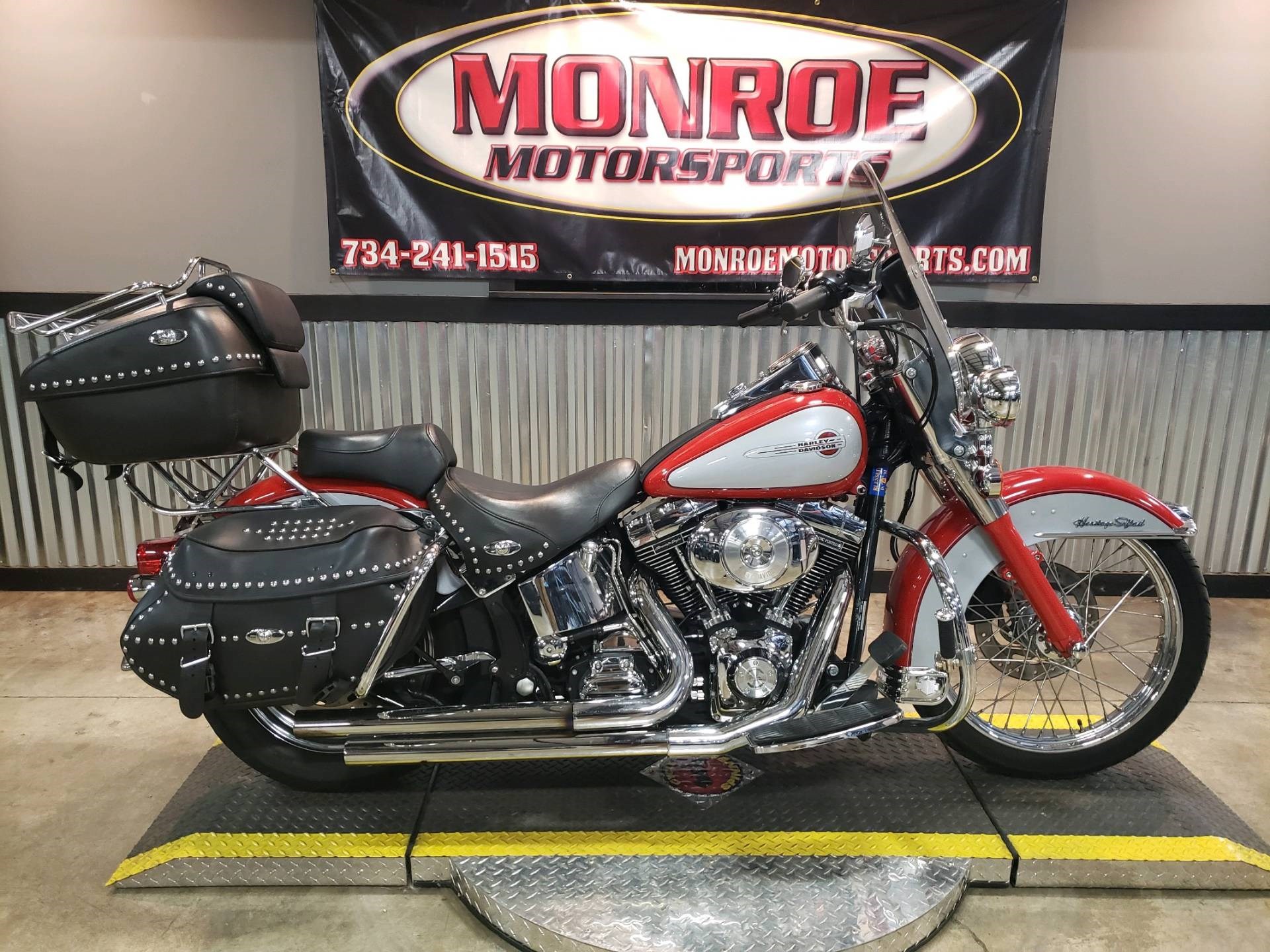 2002 Harley-Davidson® FLSTC/I Heritage Softail® Classic (2-Tone Real