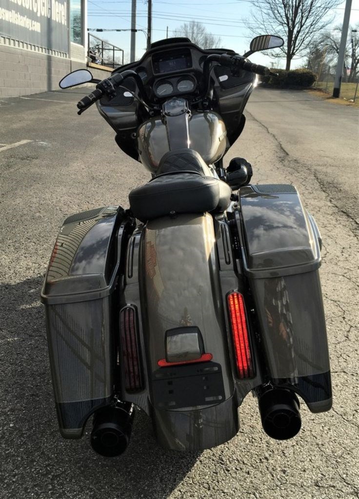 2021 HarleyDavidson® FLTRXSE CVO™ Road Glide® (BRONZE ARMOR W