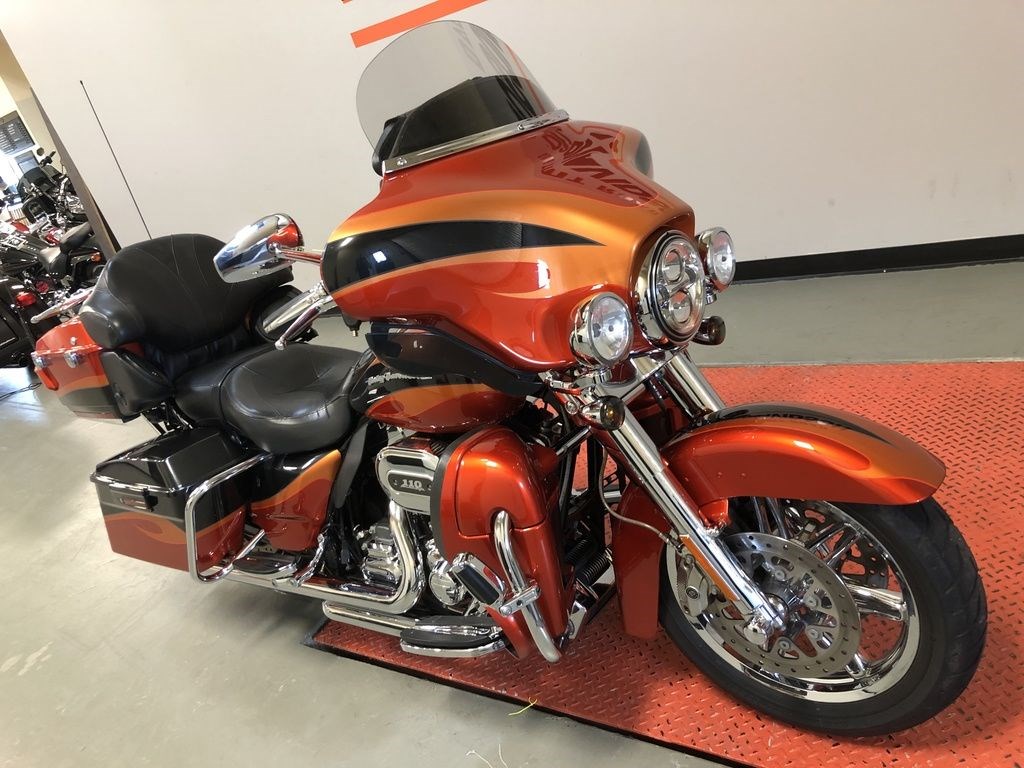 2013 HarleyDavidson® FLHTCUSE8 CVO™ Ultra Classic® Electra Glide® (Tribal Orange / Dark Slate
