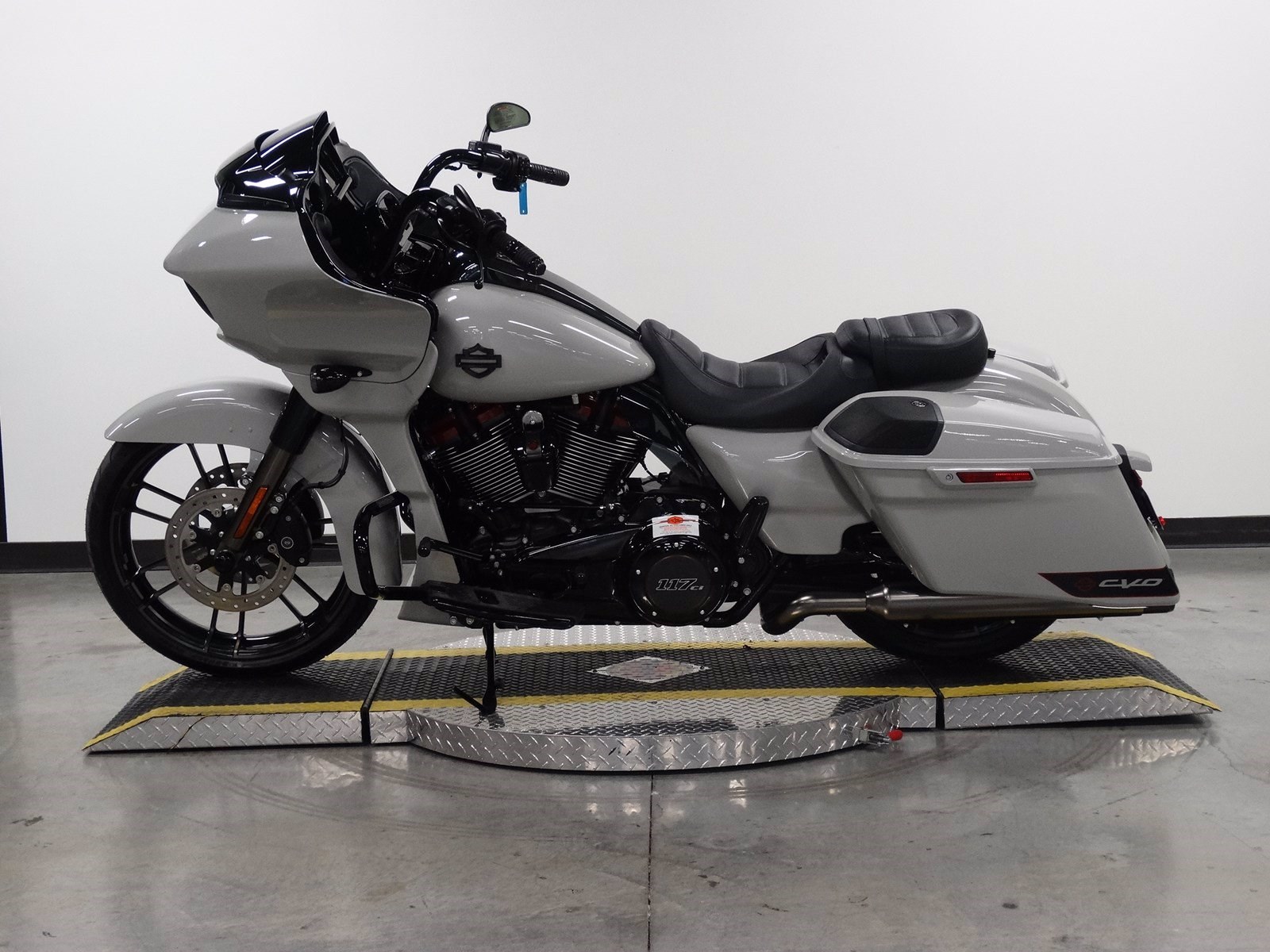 2023 road glide special white sand pearl