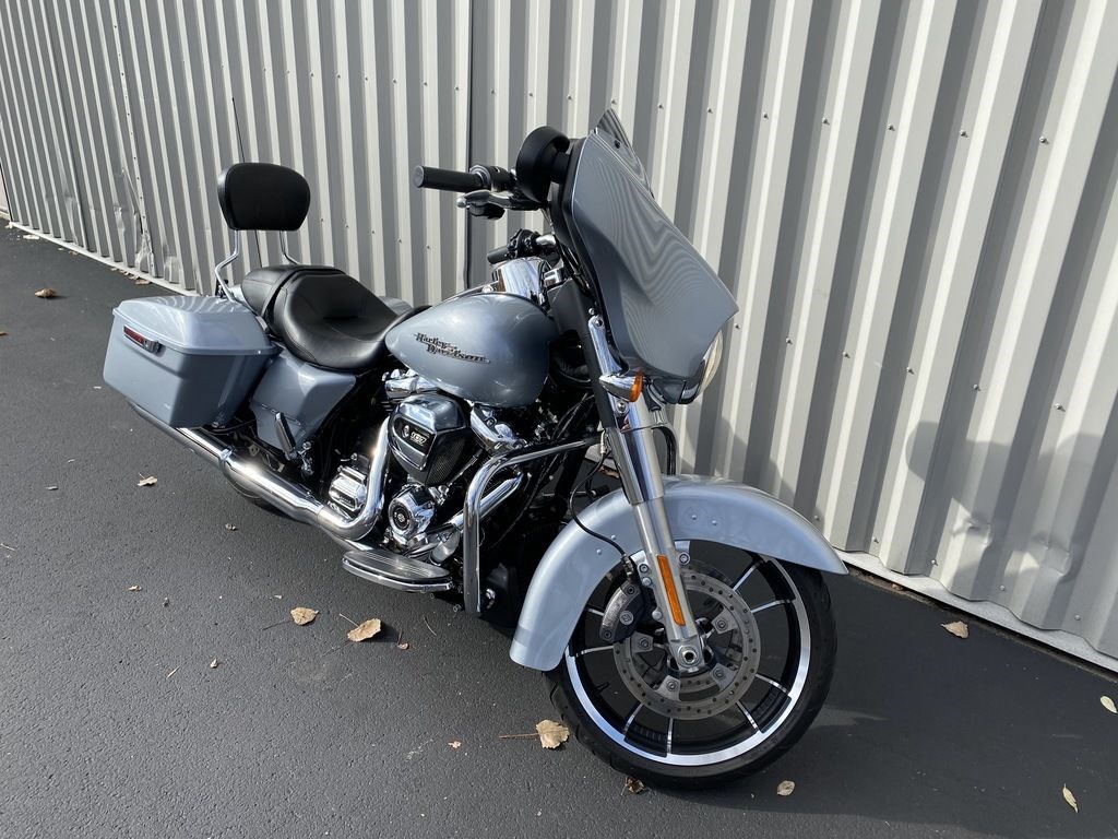2020 HarleyDavidson® FLHX Street Glide® (Barracuda Silver), St. Charles, Missouri (1072420
