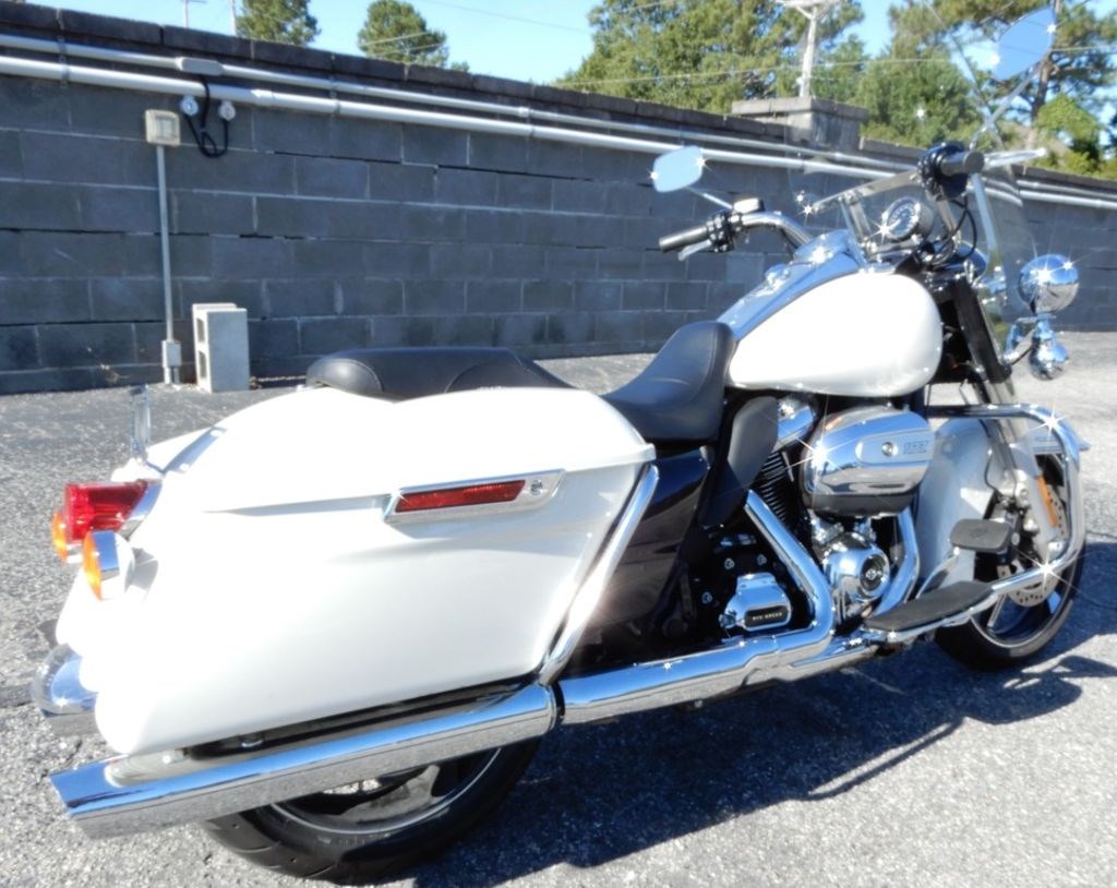 2017 HarleyDavidson® FLHP Road King® Police (BIRCH WHITE), Myrtle