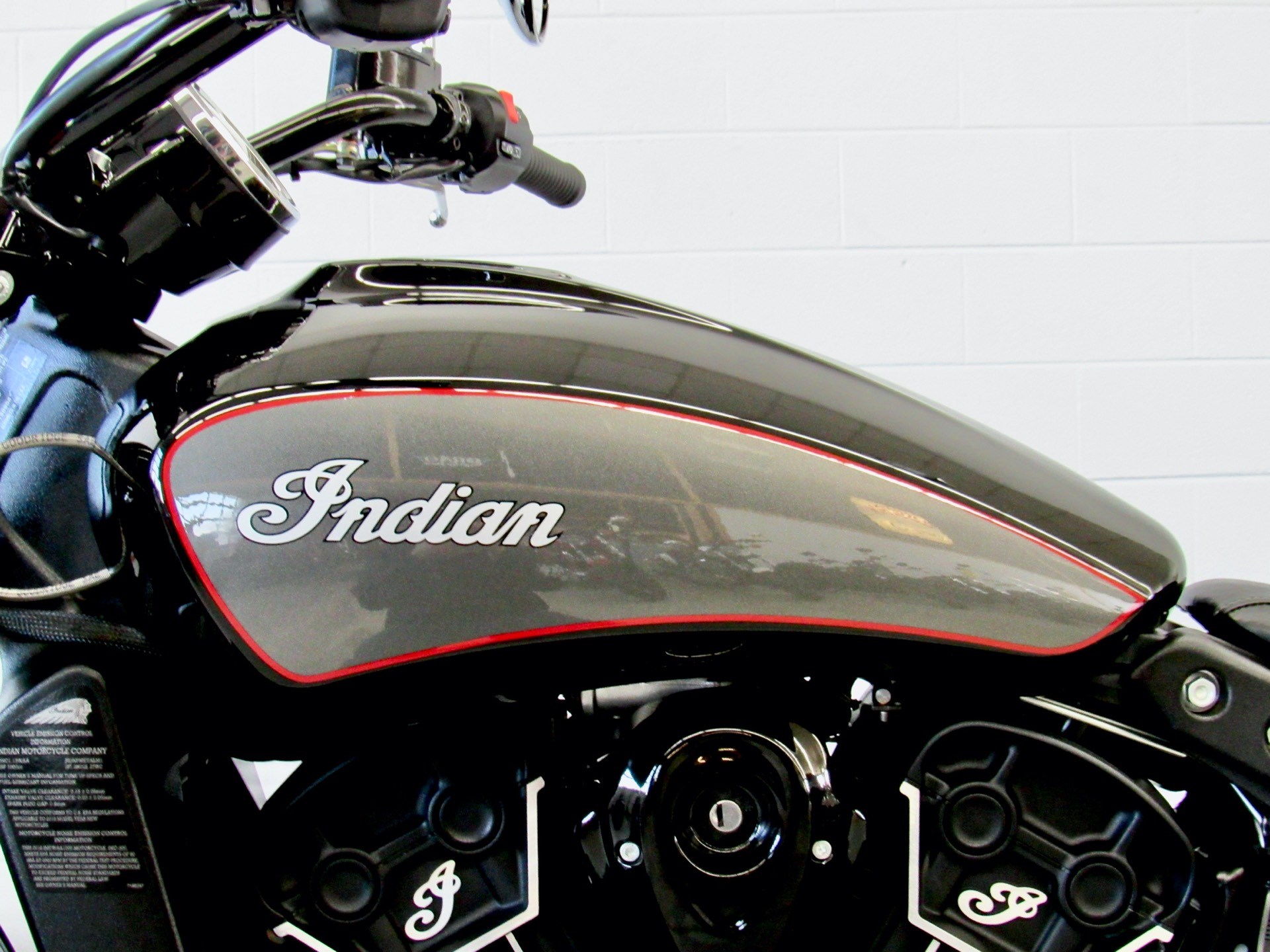 2018 Indian® Motorcycle Scout® Sixty (Thunder Black / Titanium Metallic