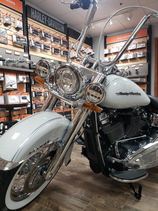 2020 HarleyDavidson® FLDE Deluxe (Stone Washed White Pearl), Dothan