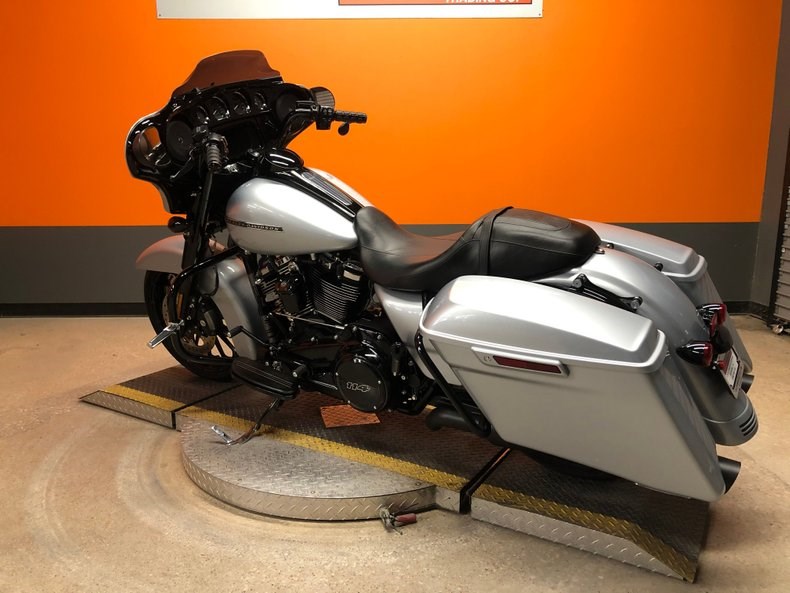 2019 HarleyDavidson® FLHXS Street Glide® Special (Barracuda Silver), Bedford, Texas (1076953