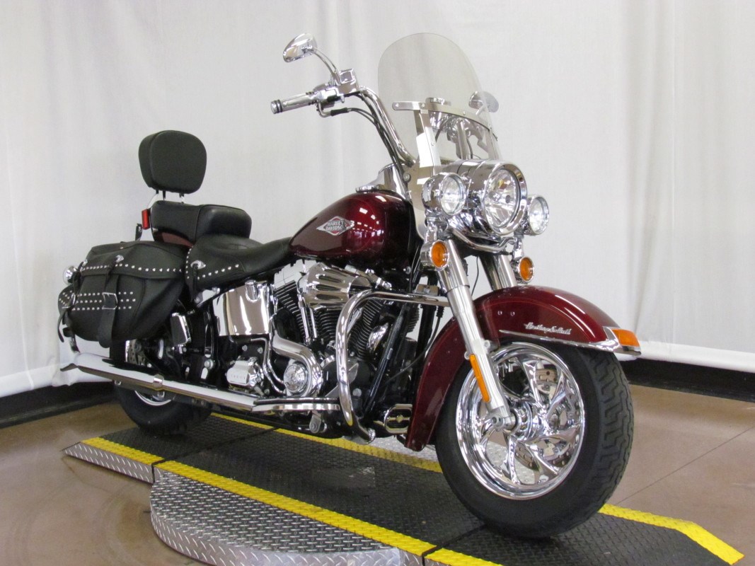 2014 HarleyDavidson® FLSTC Heritage Softail® Classic (Mysterious Red