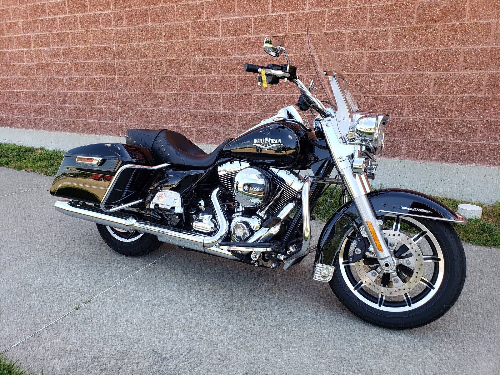 2016 HarleyDavidson® FLHR Road King® (BLACK W/PINSTRIPE), Effingham