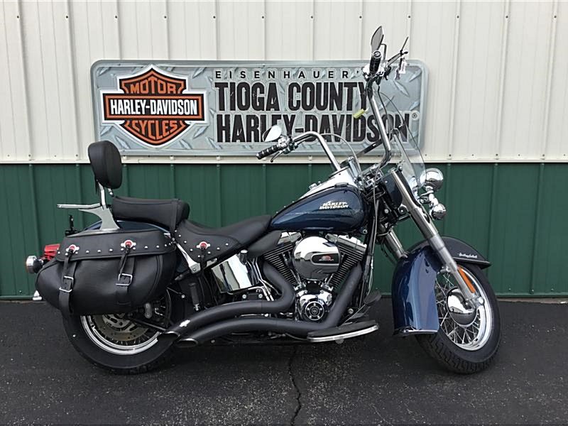 2016 HarleyDavidson® FLSTC Heritage Softail® Classic (Cosmic Blue