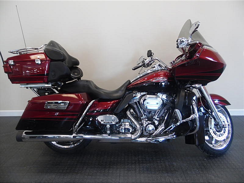 2011 HarleyDavidson® FLTRUSE CVO™ Road Glide® Ultra (Rio Red / Black
