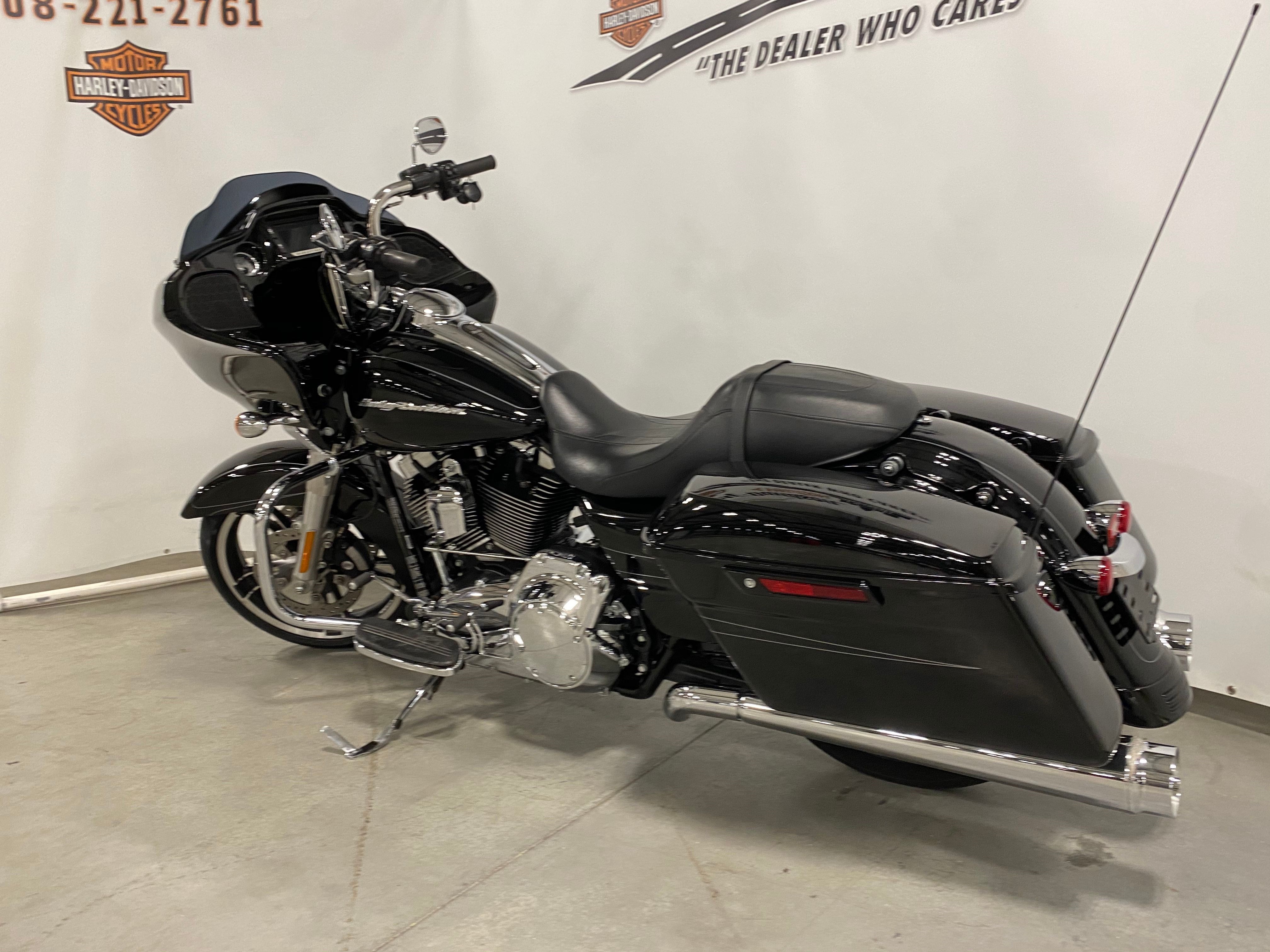 2015 Harley-Davidson® FLTRXS Road Glide® Special (BLACK W/ PINSTRIPE