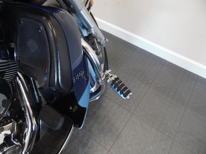 2000 HarleyDavidson® FLHTCU/I Electra Glide® Ultra Classic® (2 Tone